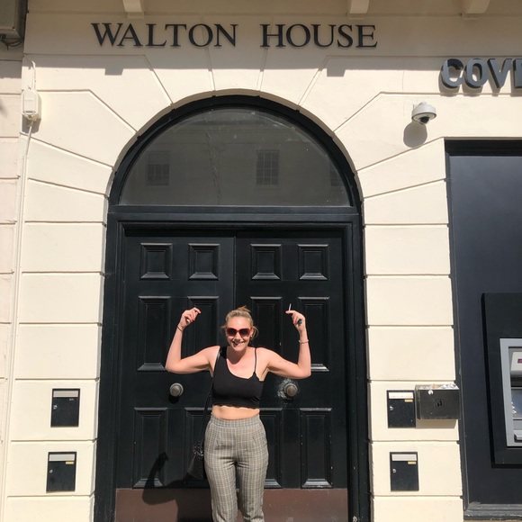 Meet your Posher, Jess - Picture 3 of 4